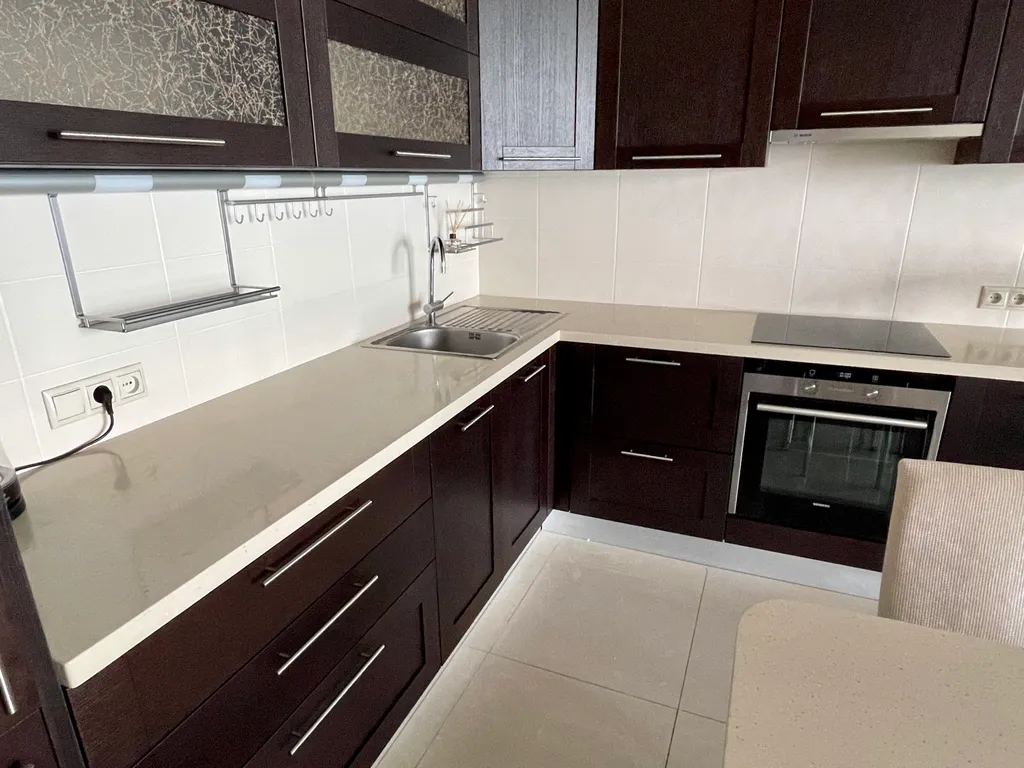 Апартамент с видом на море в жилом комплексе с бассейном