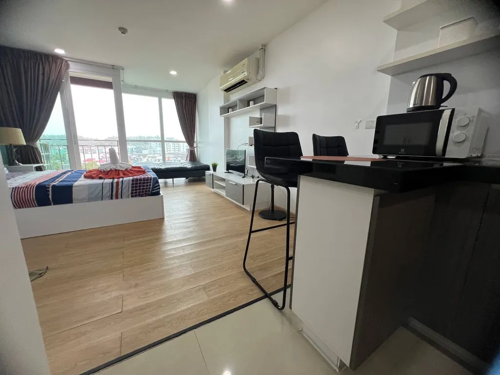 Студия после ремонта с потрясающим видом в центре Каты