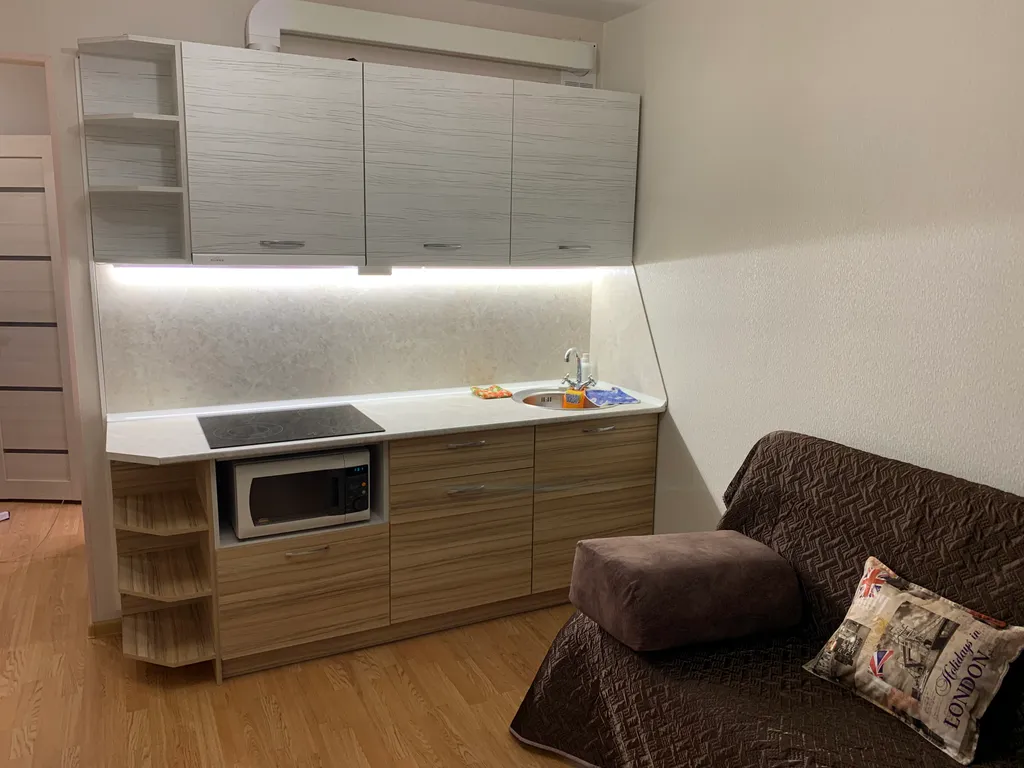 Евродвушка у ТЦ Фестиваль