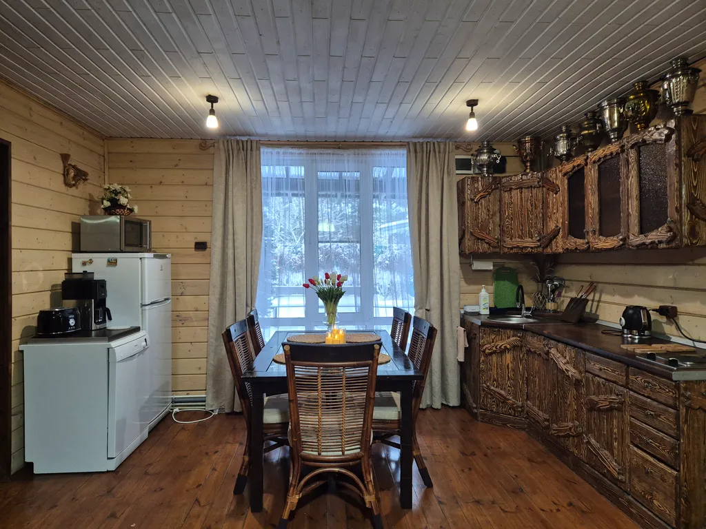 Уютный дом с бильярдом, сауной на берегу Горьковского моря