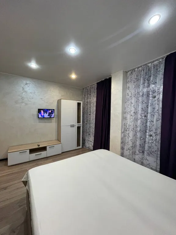 Апартаменты трёхкомнатные с кухней