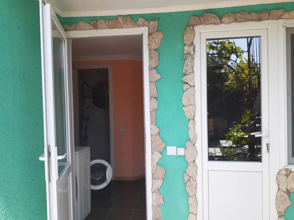 Коттедж на 5 человек со своим двориком