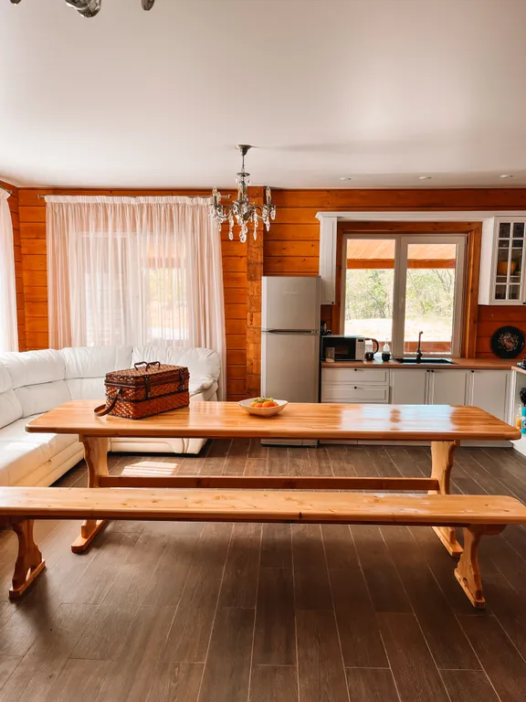 Охотничий домик у пруда