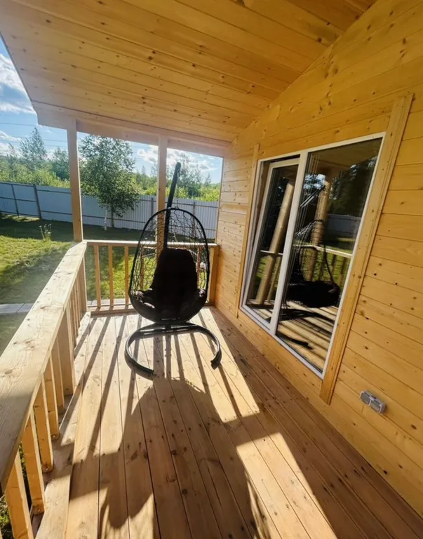 Дом с верандой с баней на участке 10 соток