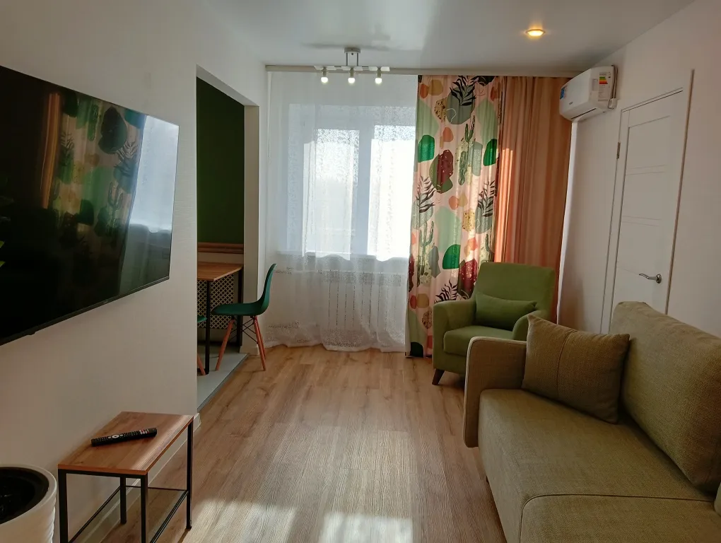 Двухкомнатная квартира в центре города с потрясающим видом из окна