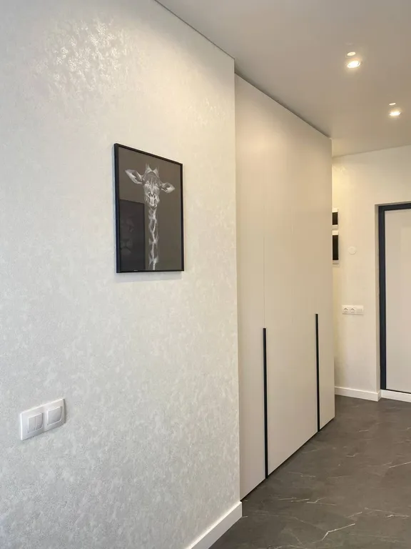 Шикарная квартира рядом трассой при заезде в город, со своей стоянкой