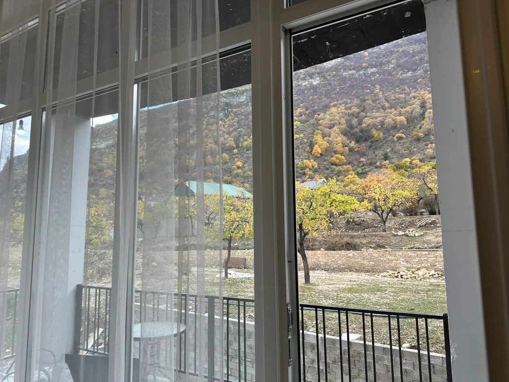 Второй этаж панорамного дома среди вершин