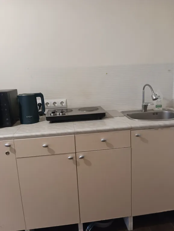 Современная квартира в хорошем районе, недалеко от станции метро