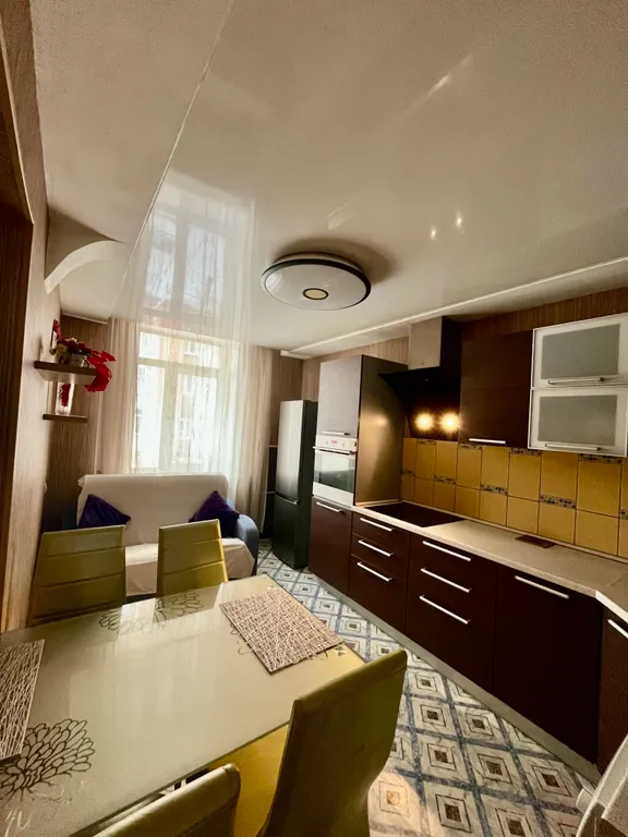 Просторная квартира в центре с закрытой территорией — аренда посуточно в Иркутск