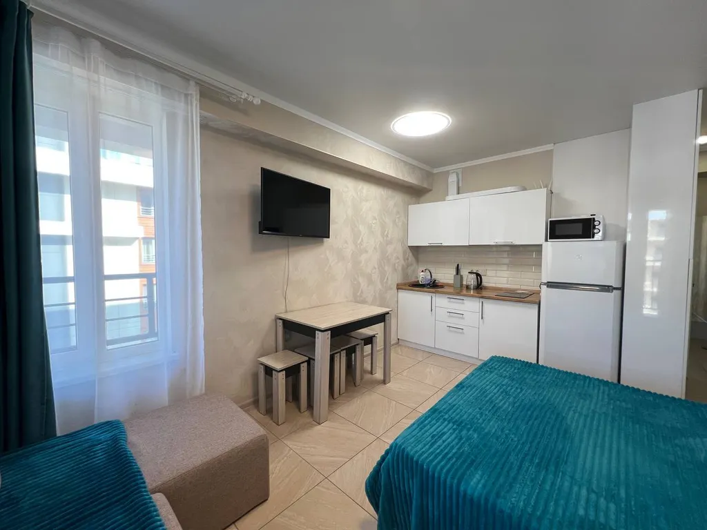 Студия с панорамными окнами и шикарным видом на море