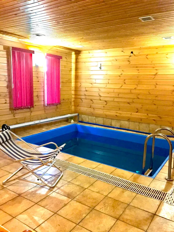 Коттедж Красивый дом с русской баней на дровах и теплым бассейном — Обухово