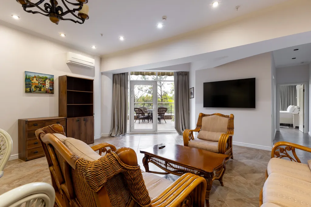 С двумя спальнями и террасой