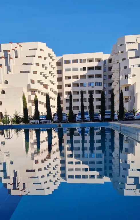 Студия рядом с песочным пляжем и бассейном