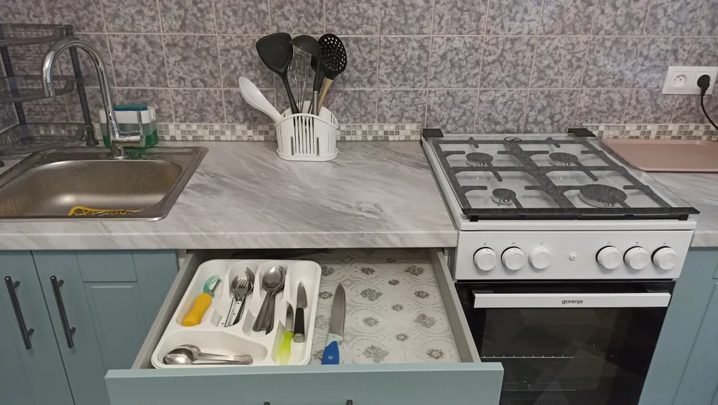 Уютная квартира в жилом районе, рядом с бассейном, магазинами и остановкой