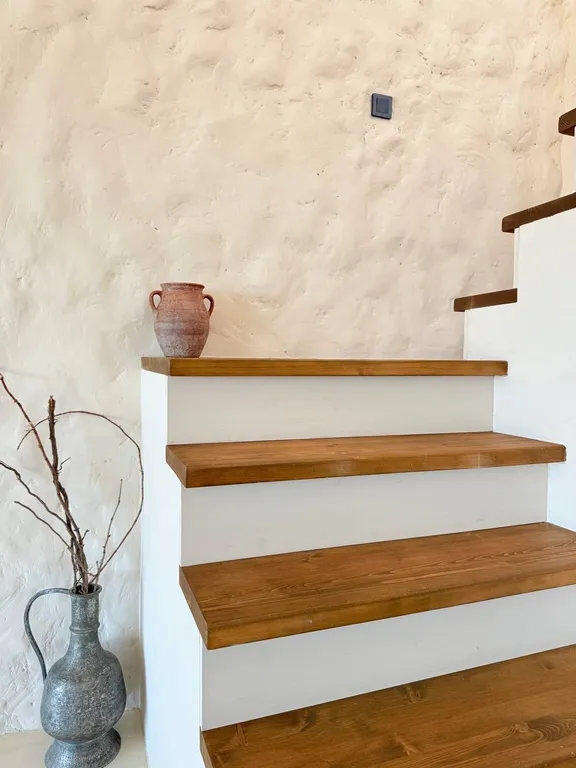 Просторная студия в стиле минимализма с панорамным видом на Махачкалу