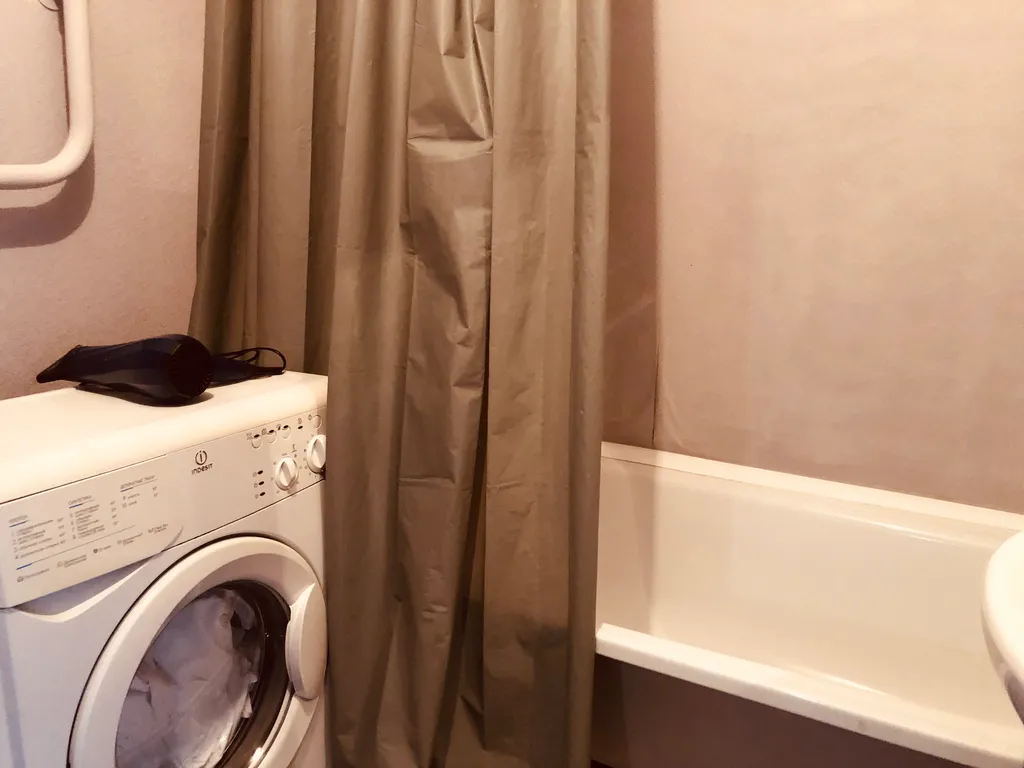 Квартира Квартира с большой кухней и диваном, Татышев пешком в 15-20 минутах — Красноярск