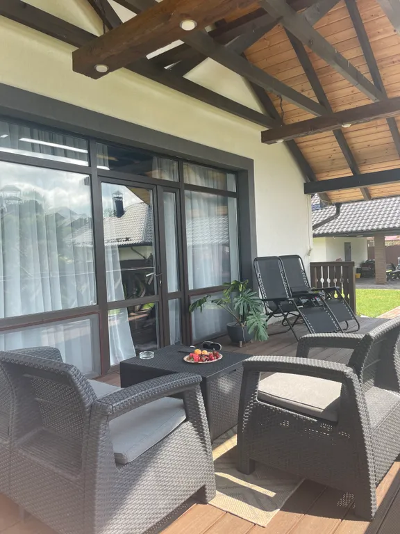 Коттедж для отдыха вблизи леса, с отдельной территорией и баней