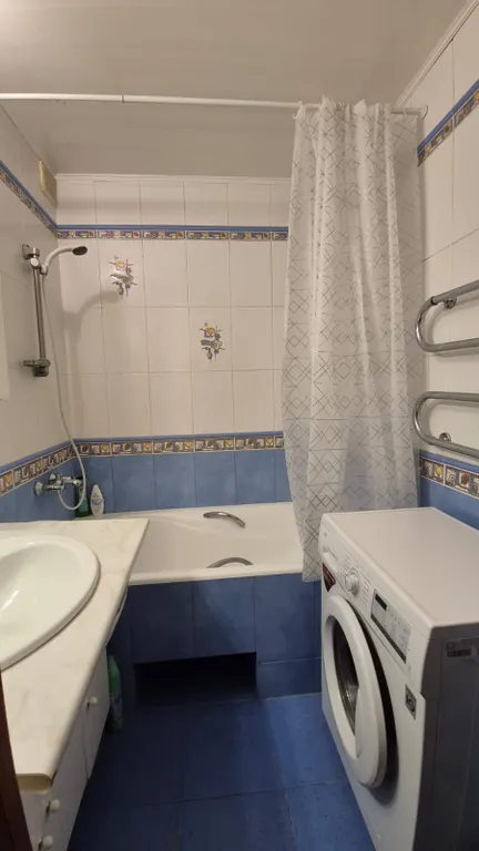 3-комнатная квартира в центре Ворошиловского района, в Золотом квадрате