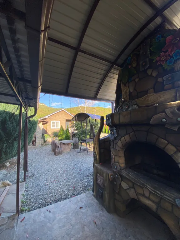 Номер у реки Дах с видом на горы