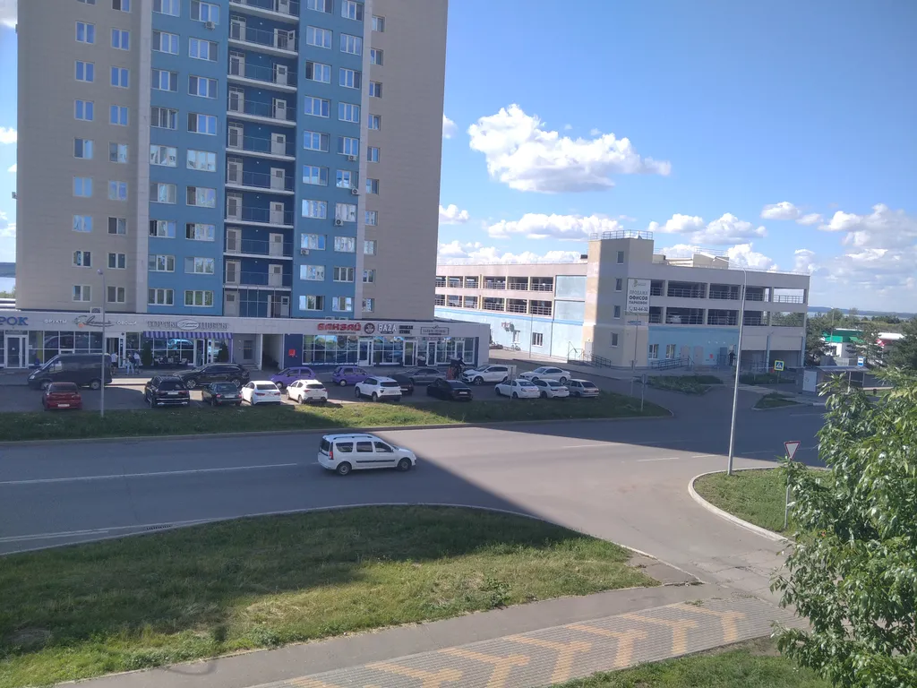 Евродвушка возле набережной