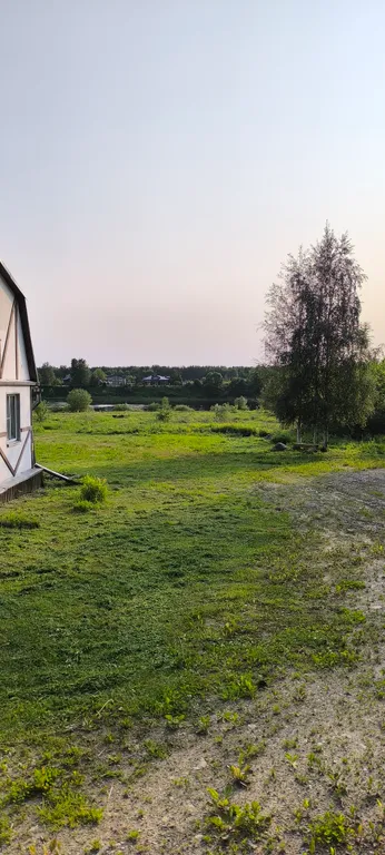 Уютный дом на берегу реки Великой