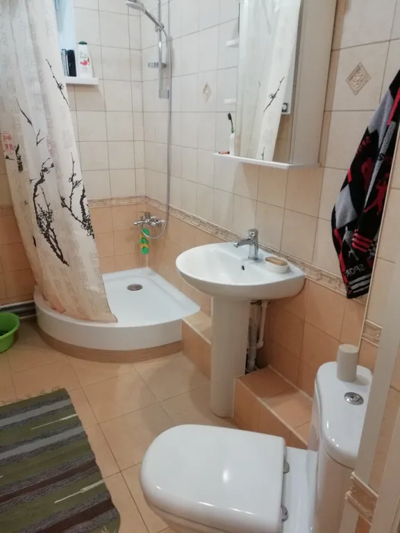 Дом в дубовой роще у реки