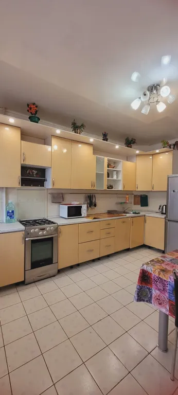 Двухкомнатная квартира в центре Якутска, бизнес центр LG