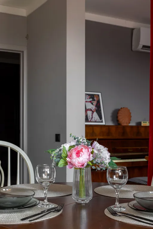 Духкомнатная квартира рядом с метро Электросила