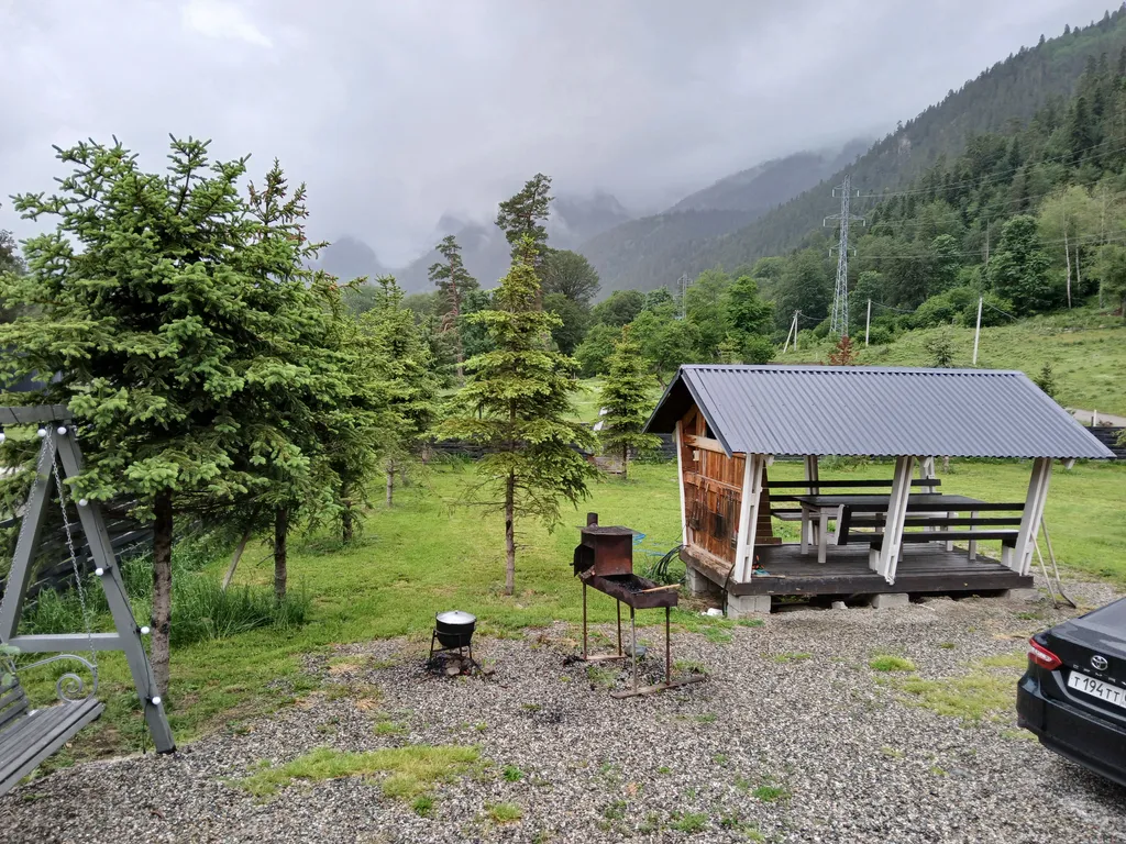 Домик шале с шикарным видом на горы и лес