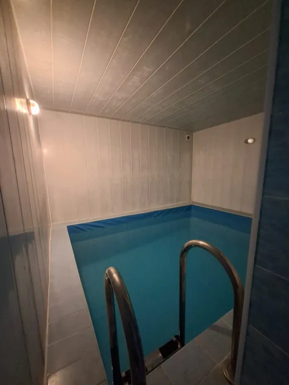 Коттедж под мероприятия с бассейном и баней