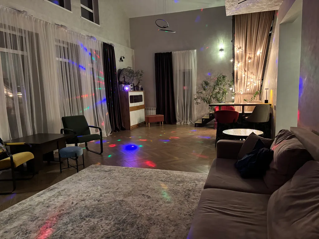 Живая ёлка! Новый дом с 4 спальнями, гостиная 80м