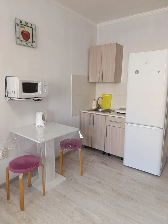 Студия рядом с остановкой трамвая