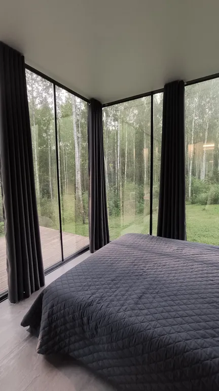 Дом в лесу с панорамным видом