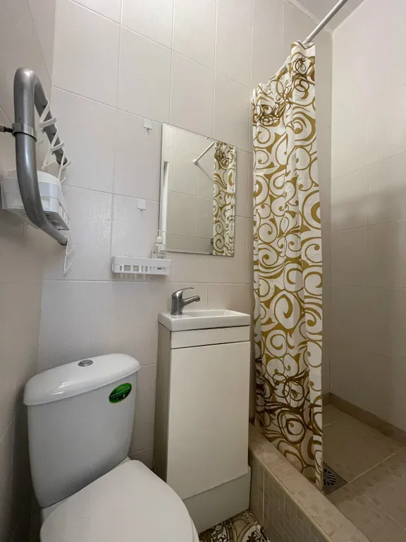 Рядом с пляжем Омега и парком Победы