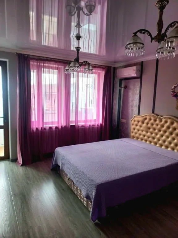 Уютная комната-люкс с балконом в частном доме