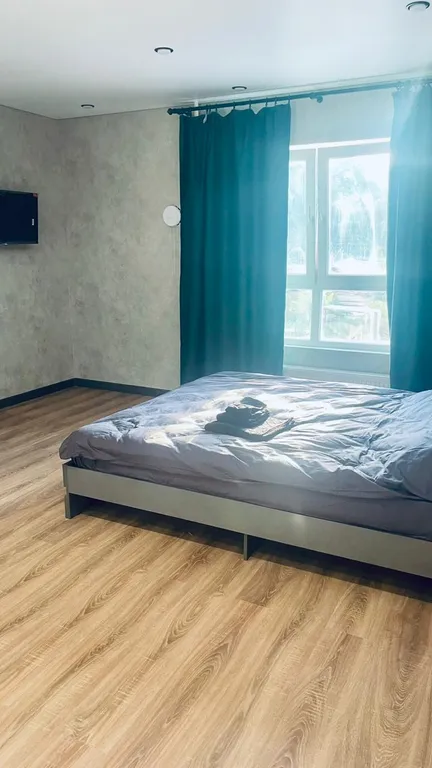 Студия в центре с видом на горы и парк