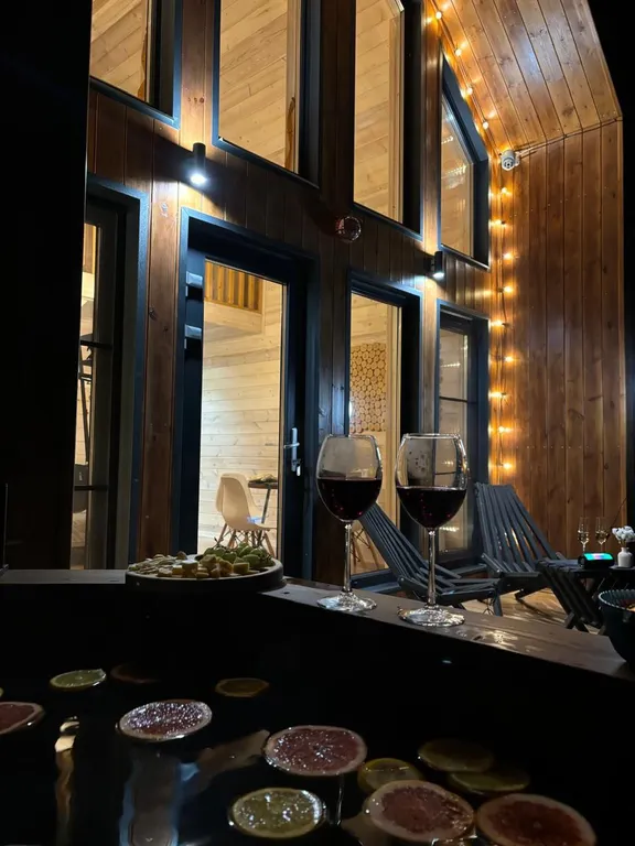 Уютный дом в стиле Барнхаус с чаном у леса, у нас есть баня.