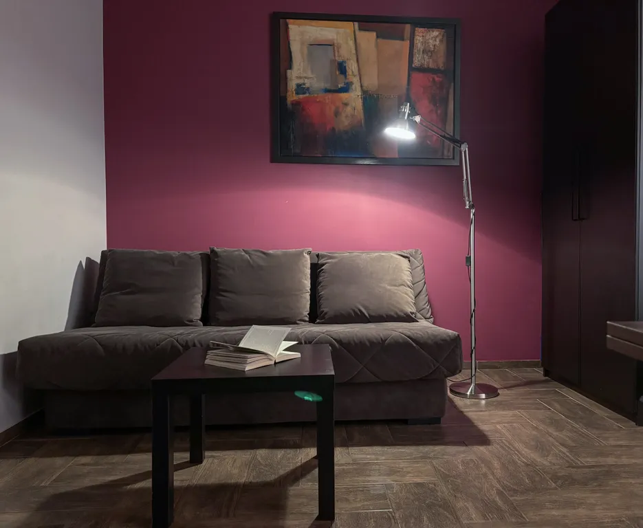 Квартира отдельной спальней и балконом в центре Поляны