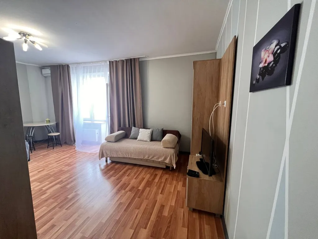 Квартира Студия центр уютная светлая, ТЦ Вояж, парковка, кафе, аквапарк, источник — Тюмень