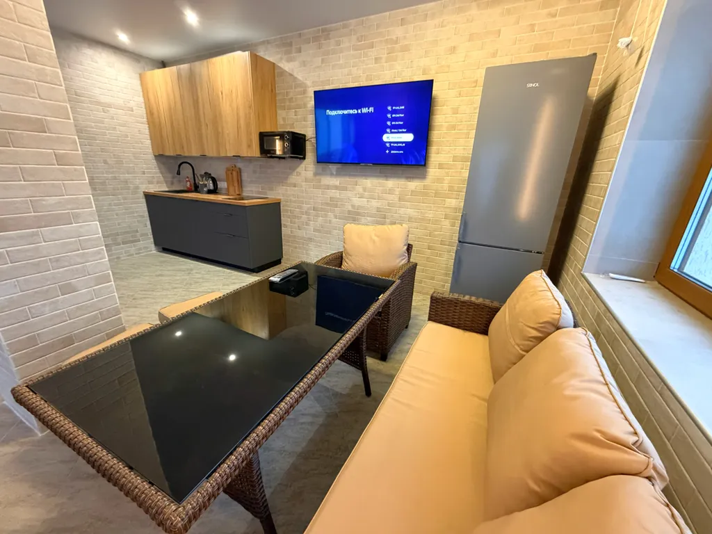 Дом с бассейном и 6 спальнями