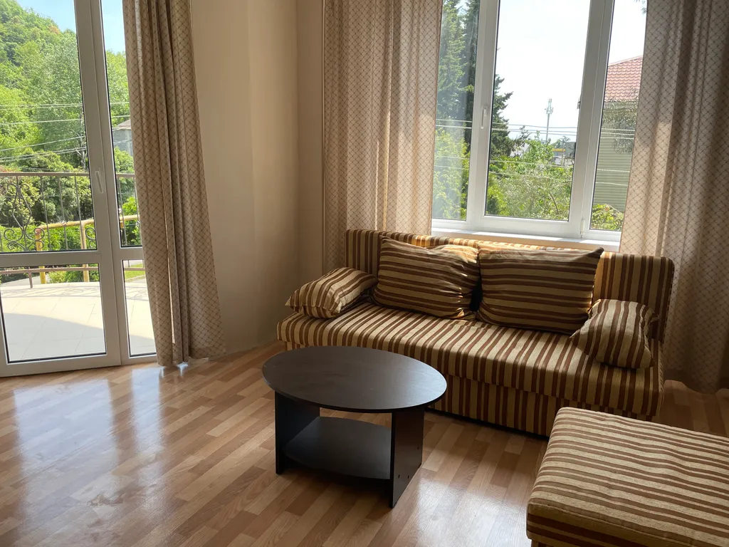 Просторные комнаты с большим балконом