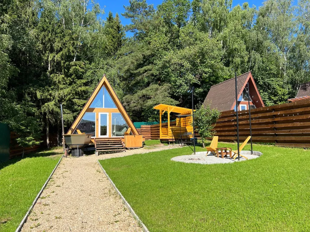 Дом A-frame с сибирским горячим чаном на дровах