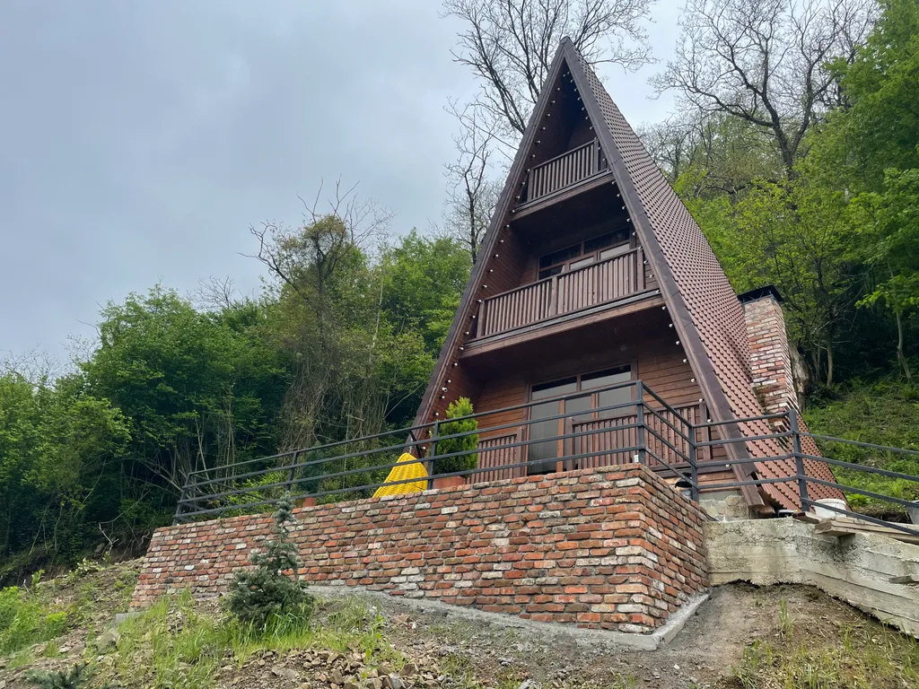 А-Дом с видом на горы по дороге на озеро Рица