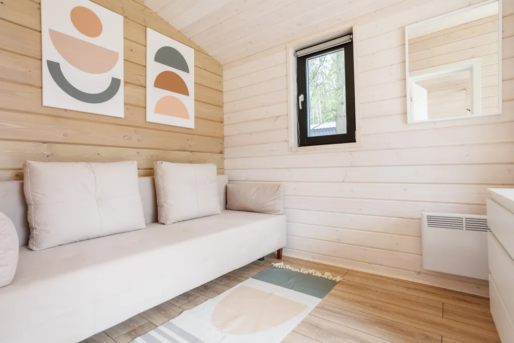 Красивый дом в ёлках