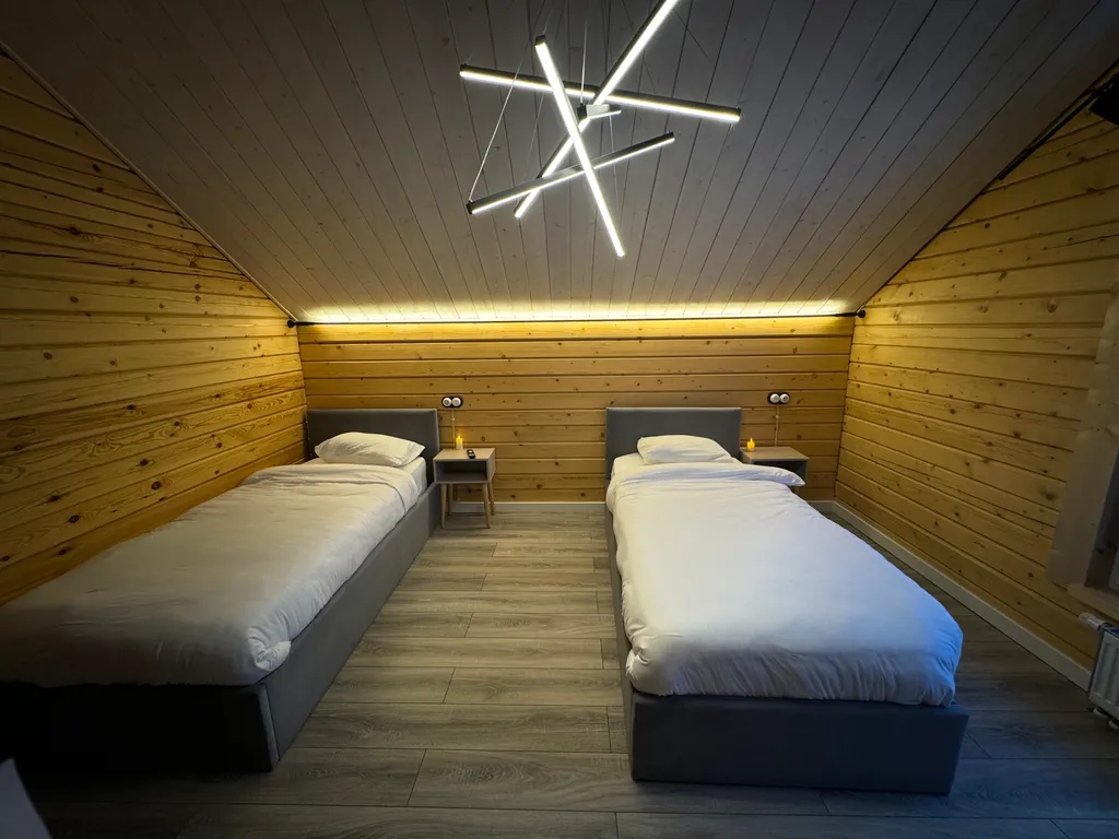 Коттедж в окружении леса десять минут на машине до южного склона