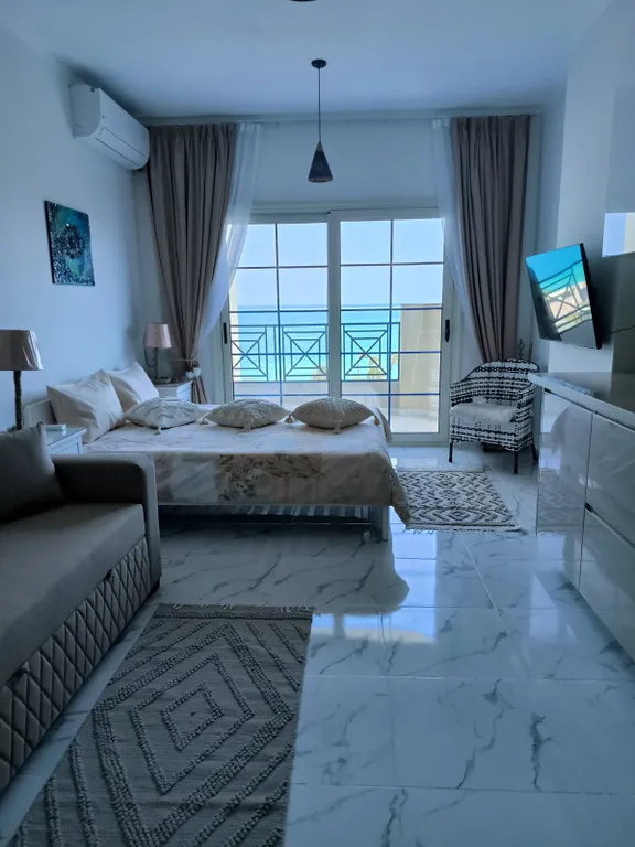 Уютная студия с видом на море и собственным пляжем