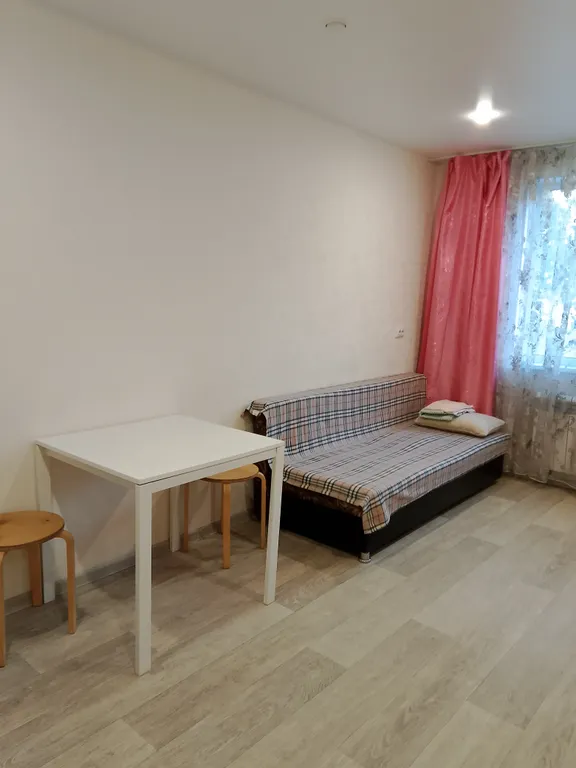 Гостинка-студия в центре у метро Геологическая