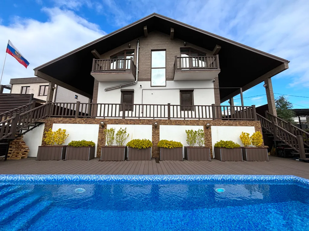 Шале Tech с подогреваемым бассейном и 4 спальнями