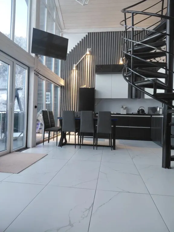 Уютный домик в центре гор