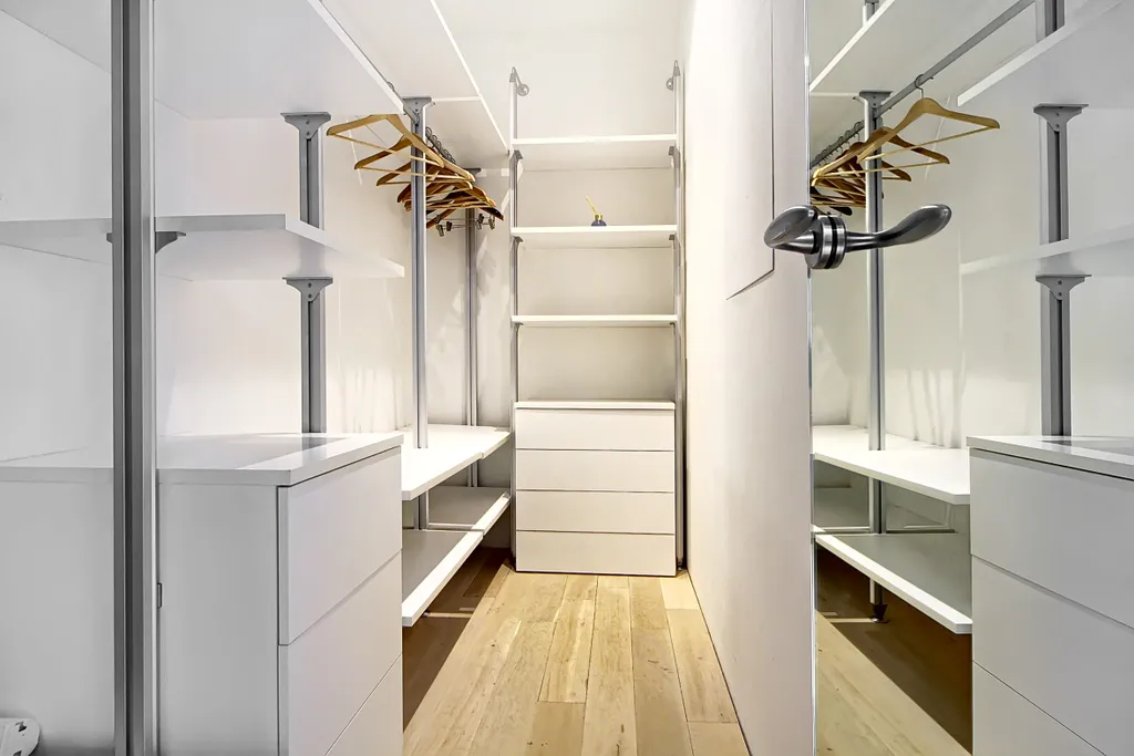 Космический апартамент с потрясающим видом на башни и город